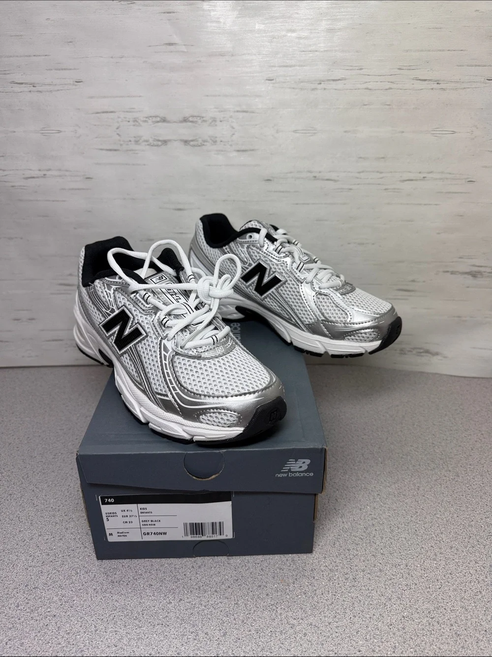 New Balance Men's Silver and White Athletic Running Shoes